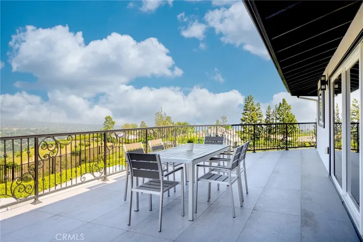 481 Starlight Crest Drive, La Canada Flintridge, California 91011
