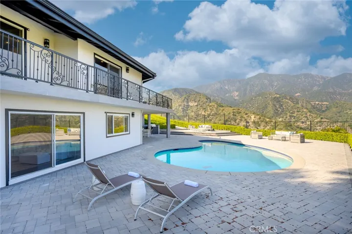 481 Starlight Crest Drive, La Canada Flintridge, California 91011