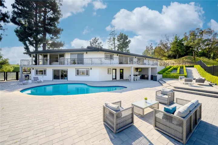 481 Starlight Crest Drive, La Canada Flintridge, California 91011
