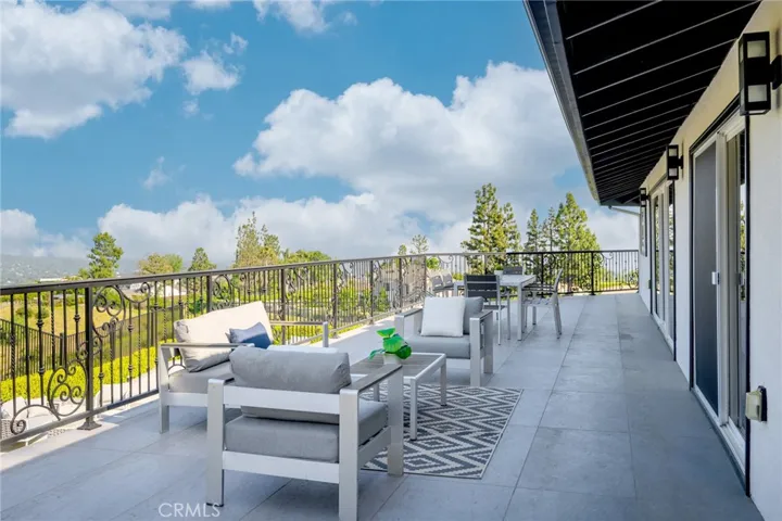 481 Starlight Crest Drive, La Canada Flintridge, California 91011