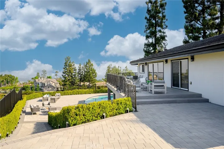 481 Starlight Crest Drive, La Canada Flintridge, California 91011
