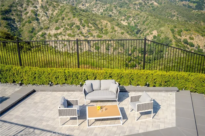481 Starlight Crest Drive, La Canada Flintridge, California 91011