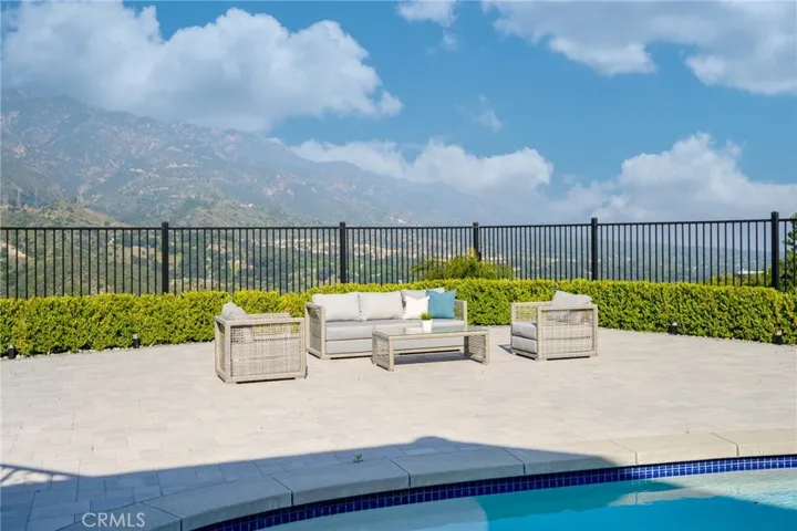 481 Starlight Crest Drive, La Canada Flintridge, California 91011