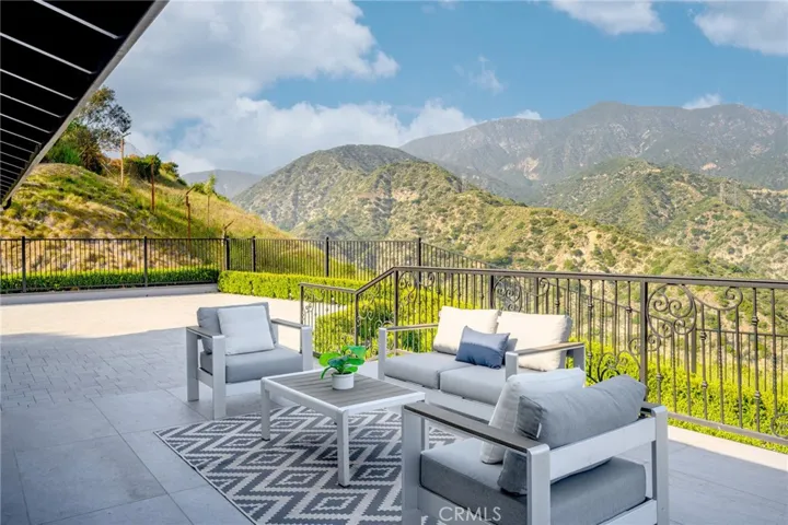 481 Starlight Crest Drive, La Canada Flintridge, California 91011