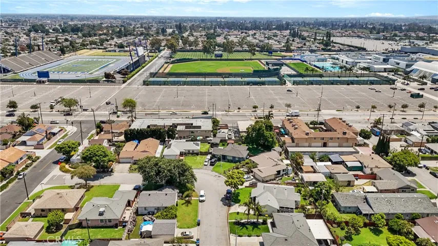 Cerritos College walking distance.