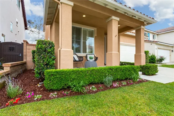 Welcoming Front Porch or 11 Asbury in West Irvine