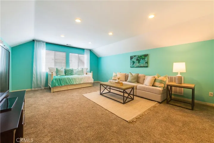 Massive BONUS ROOM all alone on 3rd Level