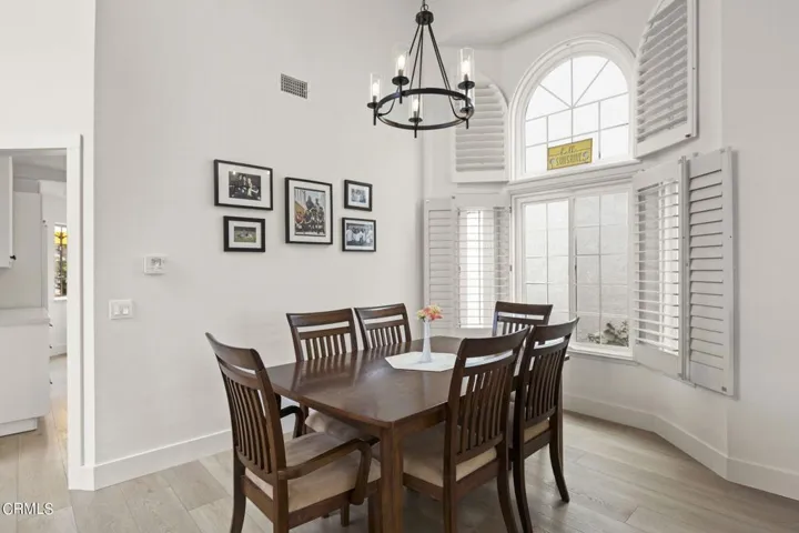 16-web-or-mls-UpmarketMedia_2205Bermuda-
