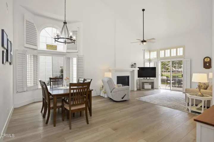 18-web-or-mls-UpmarketMedia_2205Bermuda-