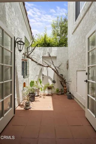 21-web-or-mls-UpmarketMedia_2205Bermuda-