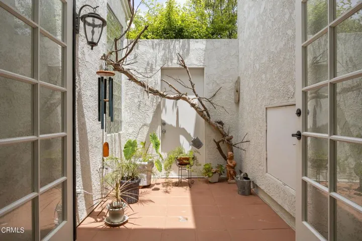 20-web-or-mls-UpmarketMedia_2205Bermuda-