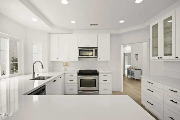 29-web-or-mls-UpmarketMedia_2205Bermuda-