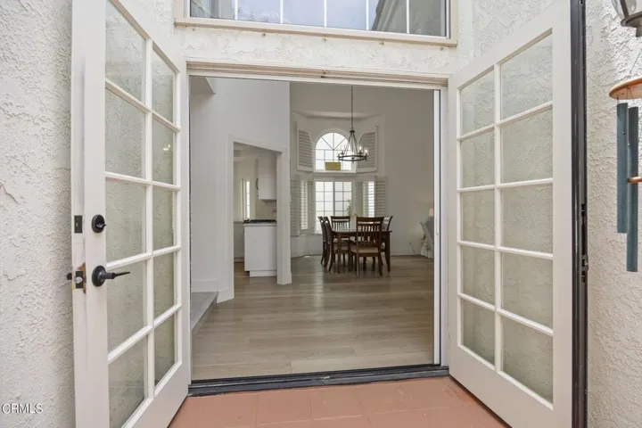 19-web-or-mls-UpmarketMedia_2205Bermuda-