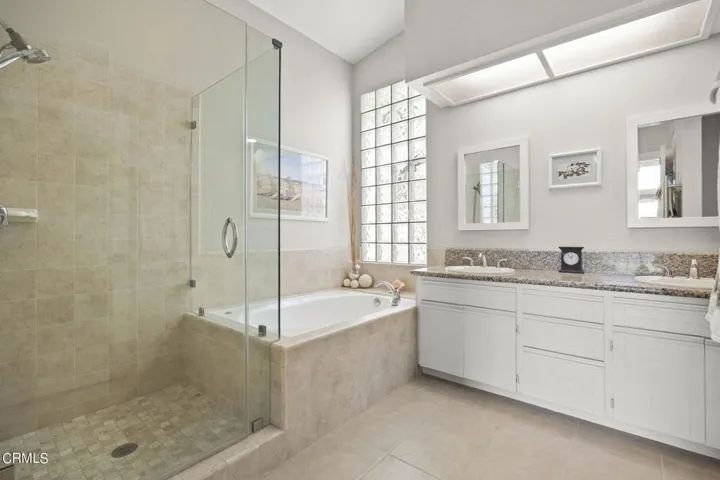 48-web-or-mls-UpmarketMedia_2205Bermuda-