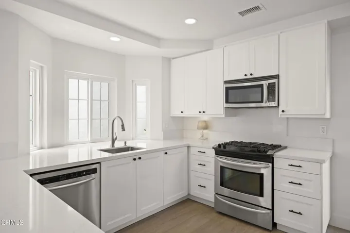 31-web-or-mls-UpmarketMedia_2205Bermuda-