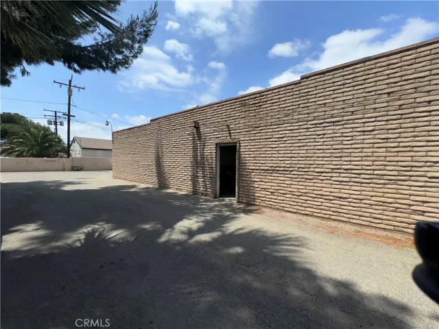 Side Entrance to 510