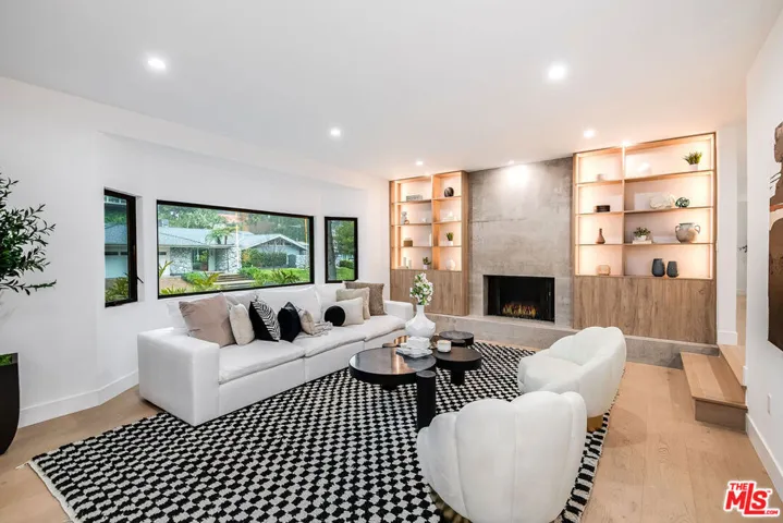 4301 Bergamo Drive, Encino, California 91436
