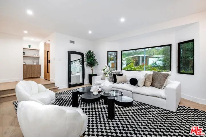 4301 Bergamo Drive, Encino, California 91436