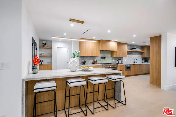 4301 Bergamo Drive, Encino, California 91436