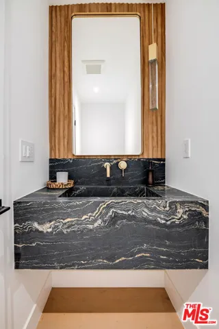 4301 Bergamo Drive, Encino, California 91436