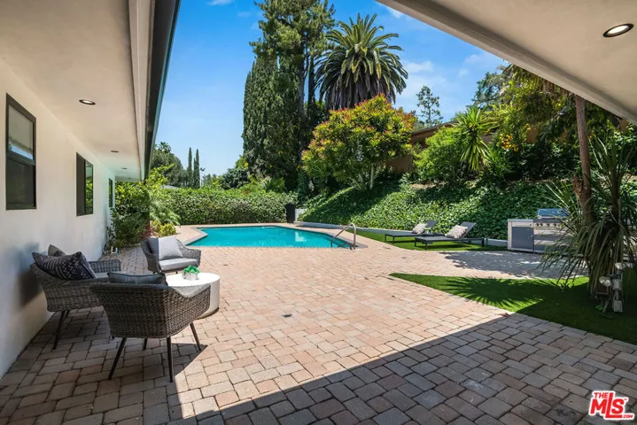 4301 Bergamo Drive, Encino, California 91436