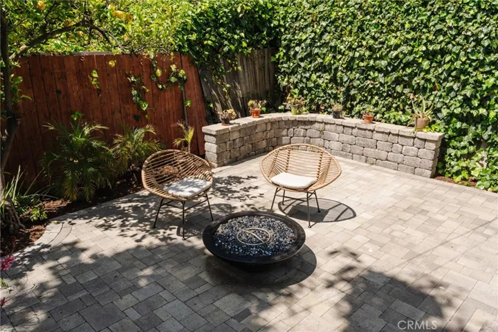 9811 Amanita Avenue, Tujunga, California 91042