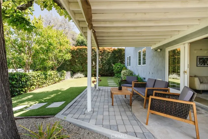 9811 Amanita Avenue, Tujunga, California 91042
