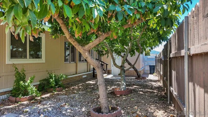 1716 Toyon Gln, Escondido, California 92026