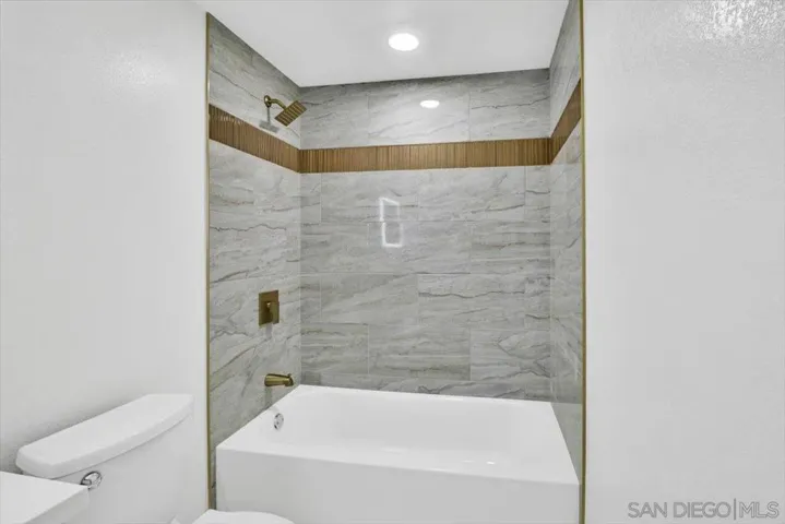 1716 Toyon Gln, Escondido, California 92026