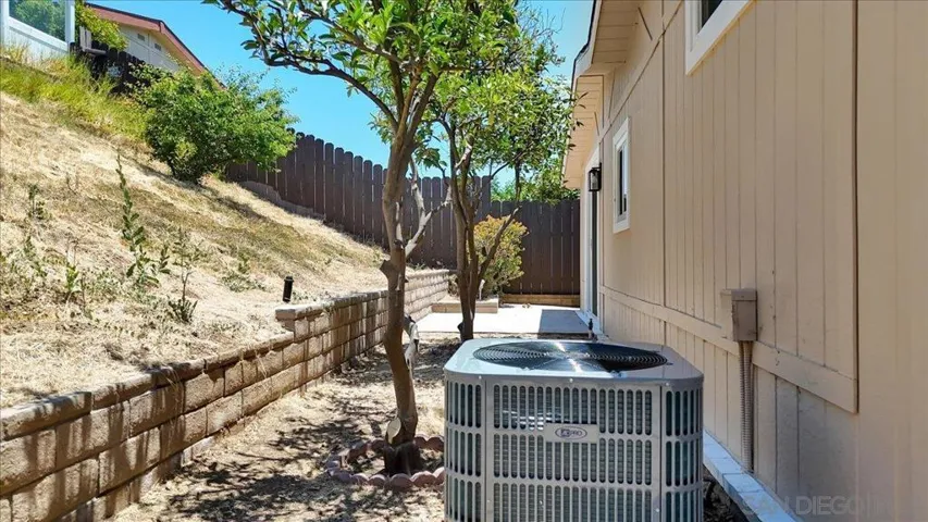1716 Toyon Gln, Escondido, California 92026
