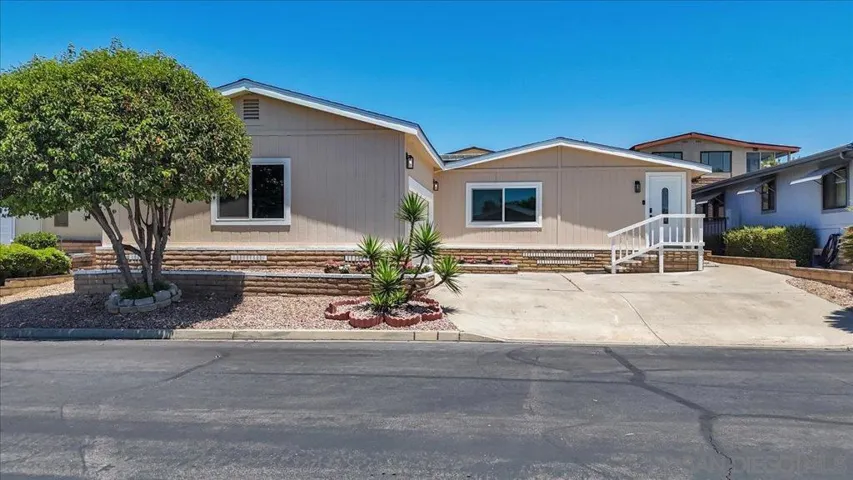 1716 Toyon Gln, Escondido, California 92026