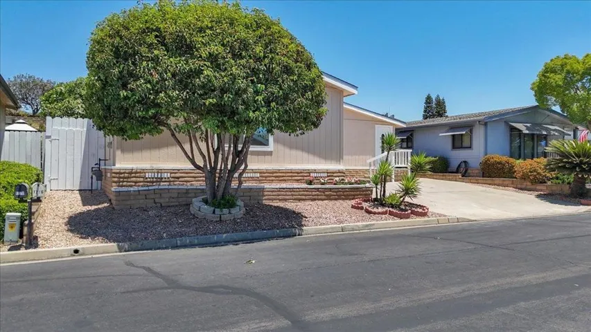 1716 Toyon Gln, Escondido, California 92026