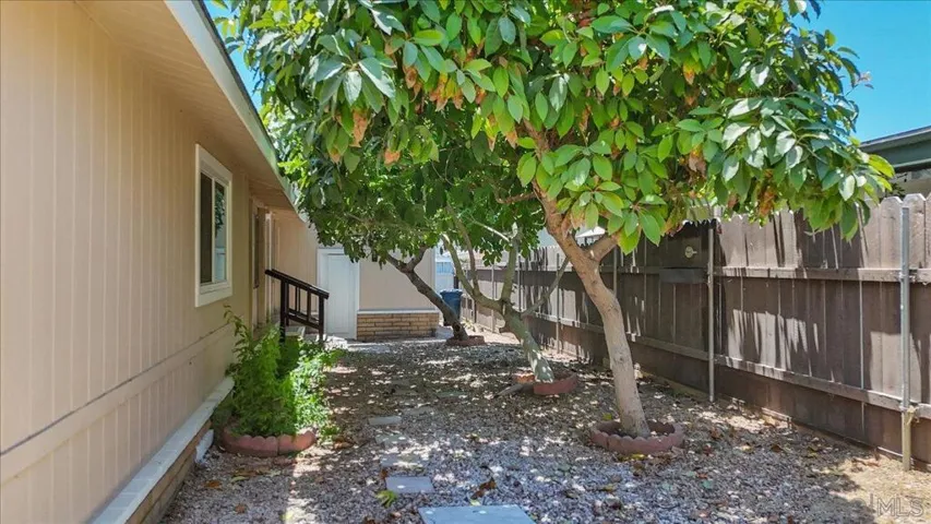 1716 Toyon Gln, Escondido, California 92026