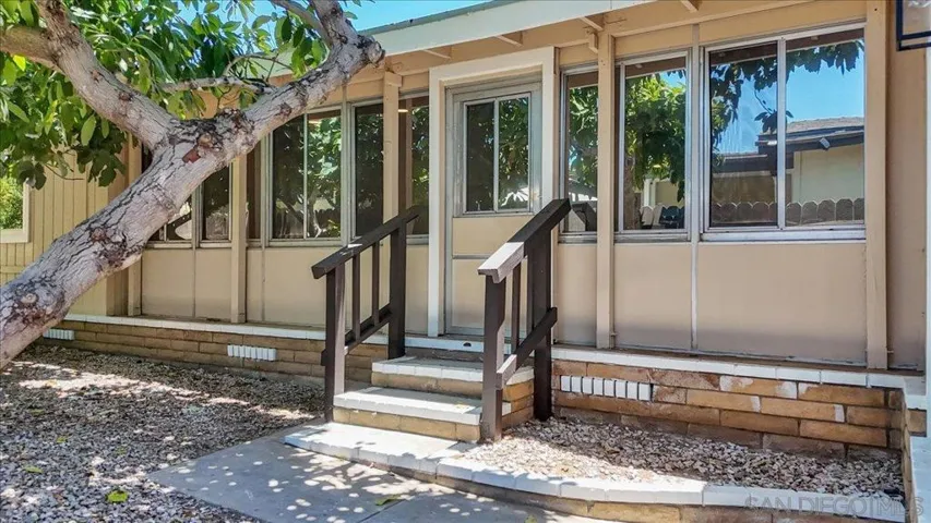 1716 Toyon Gln, Escondido, California 92026