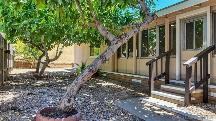 1716 Toyon Gln, Escondido, California 92026