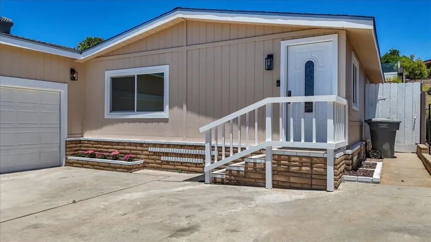 1716 Toyon Gln, Escondido, California 92026