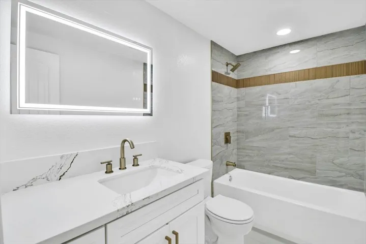1716 Toyon Gln, Escondido, California 92026