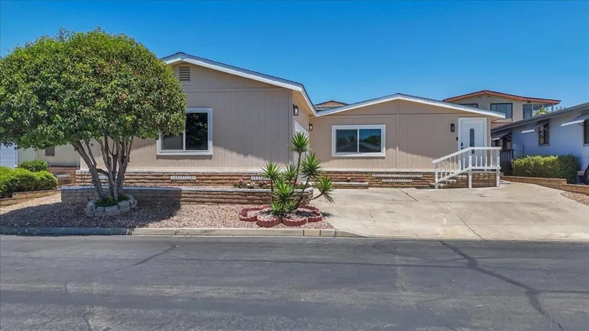 1716 Toyon Gln, Escondido, California 92026