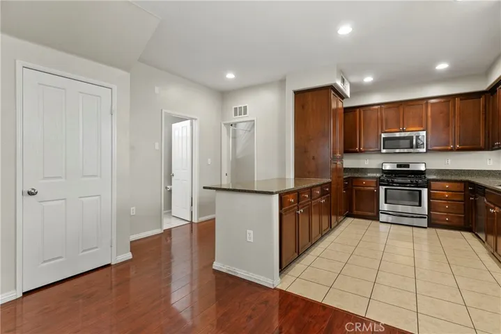 425 Merced Court, Corona, California 92878