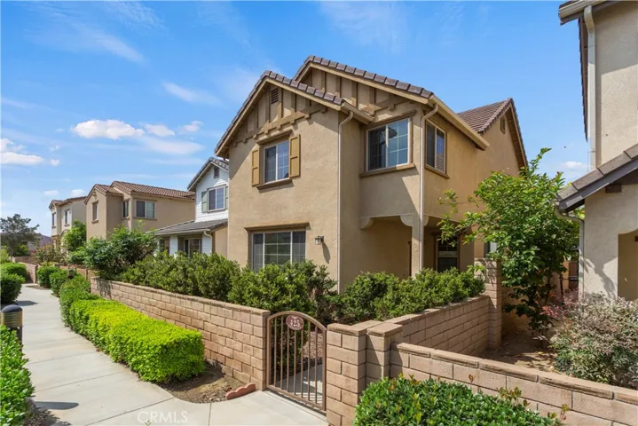 425 Merced Court, Corona, California 92878