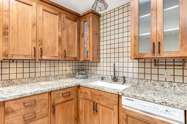 23008 Cricket Hill Road, Cupertino, California 95014