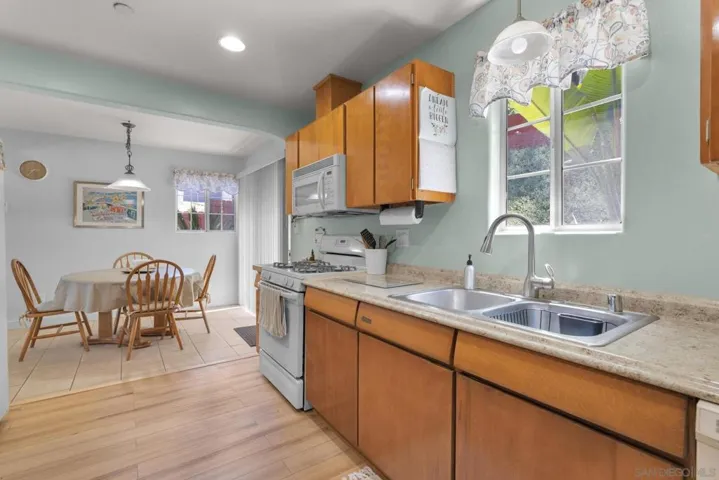 9183 Paradise Park Dr, Lakeside, California 92040