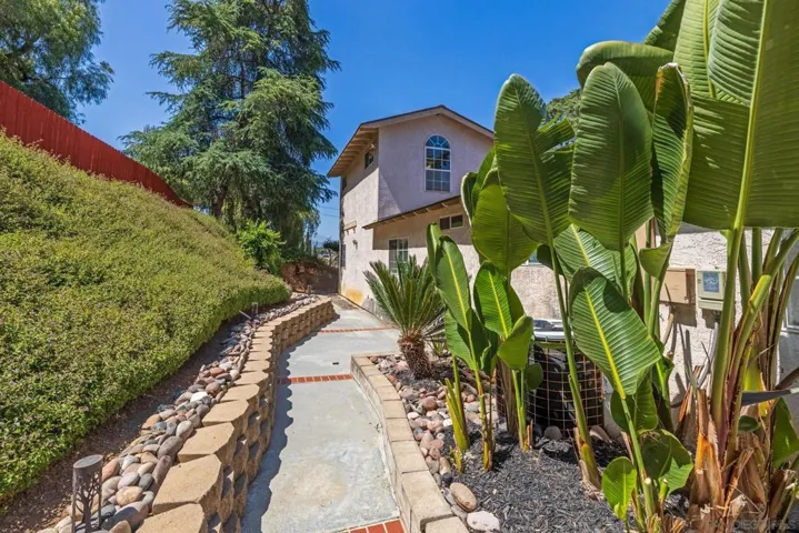 9183 Paradise Park Dr, Lakeside, California 92040