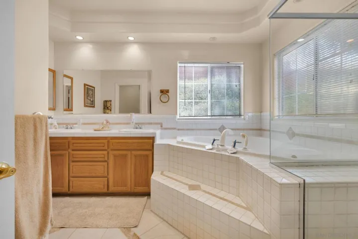 9183 Paradise Park Dr, Lakeside, California 92040