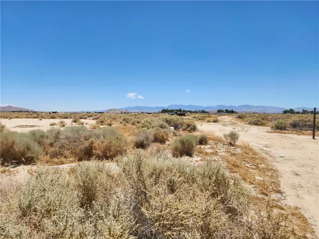 2 Ac 124th Street, Lancaster, California 93535