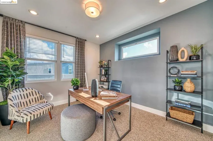 596 Somi 51, Hayward, California 94544