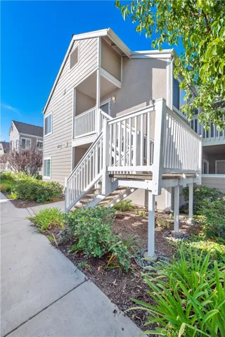 Upstairs end unit