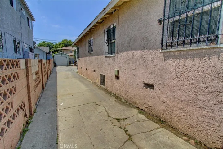 1622 W 84th Street, Los Angeles, California 90047