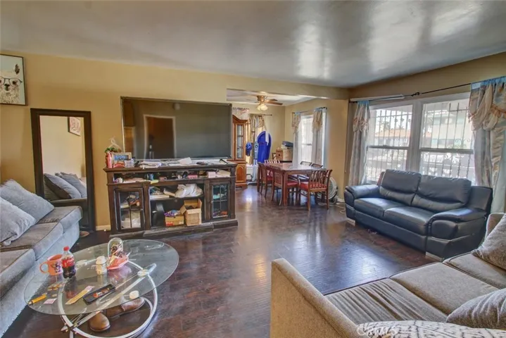 1622 W 84th Street, Los Angeles, California 90047