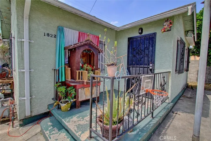 1622 W 84th Street, Los Angeles, California 90047